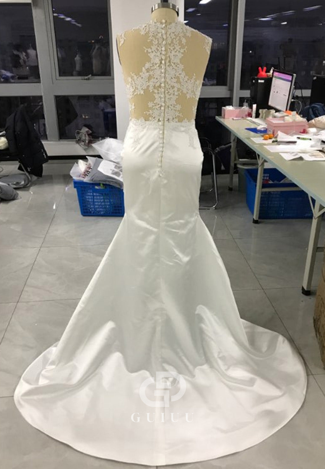 Mermaid Sleeveless Scoop Court Train Appliques Satin Wedding Dresses