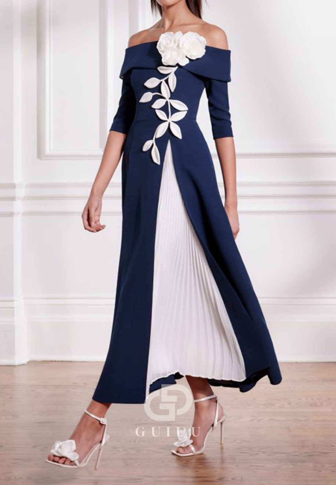 Charming Short Sleeves Scoop Floral Appliques Mother of the Bride Dress