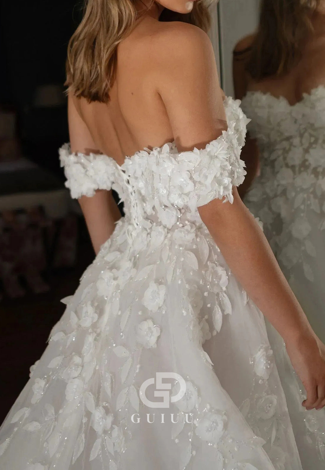 Fashionable 3D Appliques Marriages A Line Tulle Lace Wedding Dress