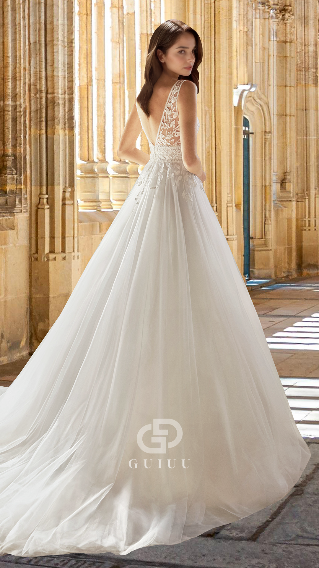 A-Line V-Neck Sleeveless Lace Appliques Tulle Ball Gown Lace Wedding Dress