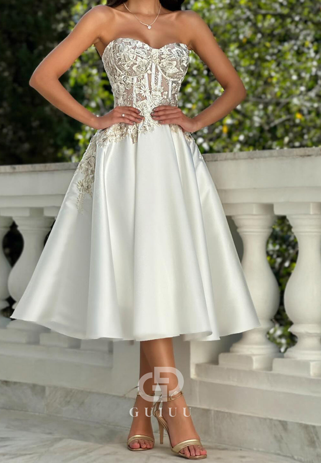 White A-Line Sleeveless Strapless Appliques Prom Dress