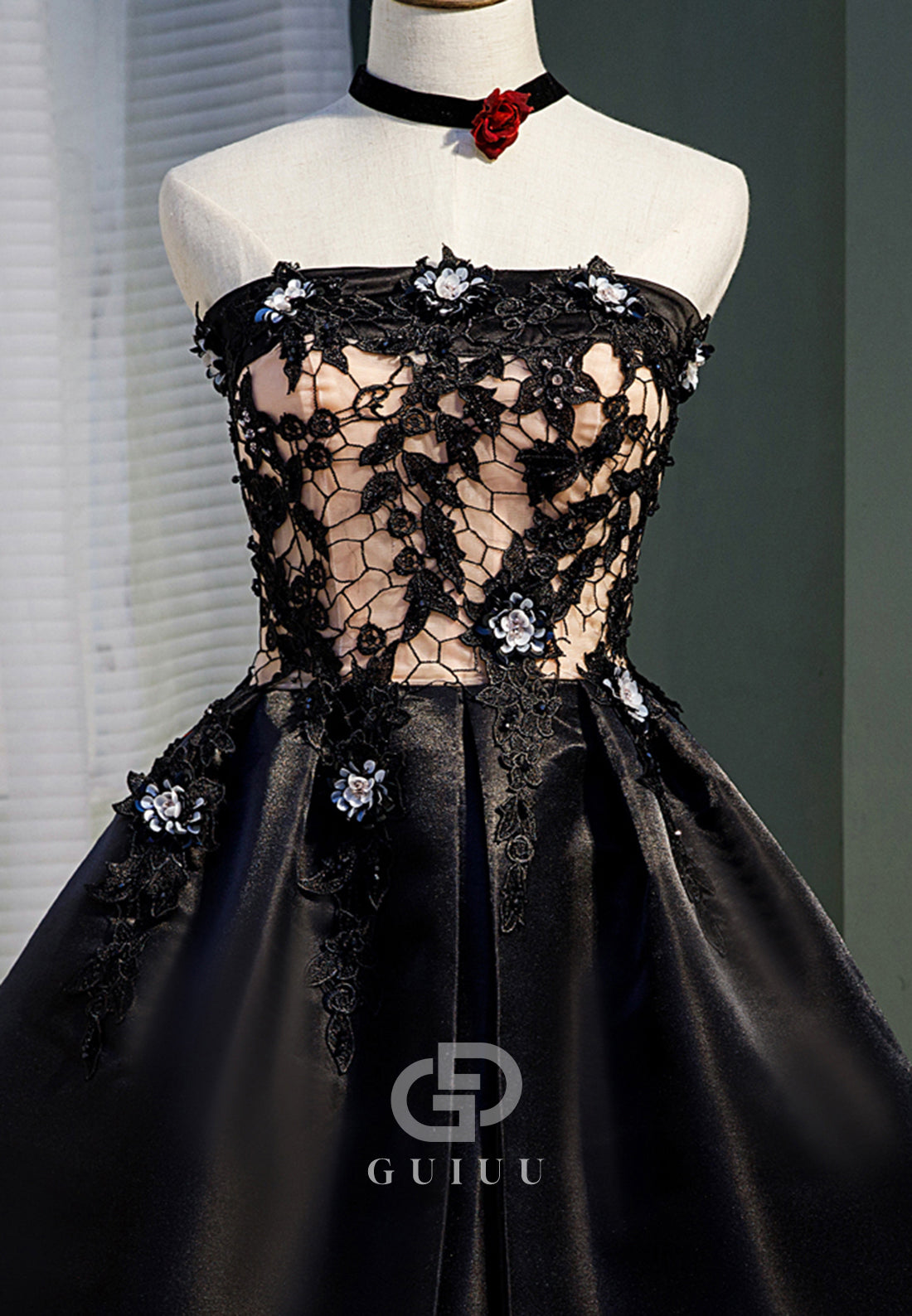 Black A-Line Strapless Sleeveless Lace-Up Back Homecoming Dress