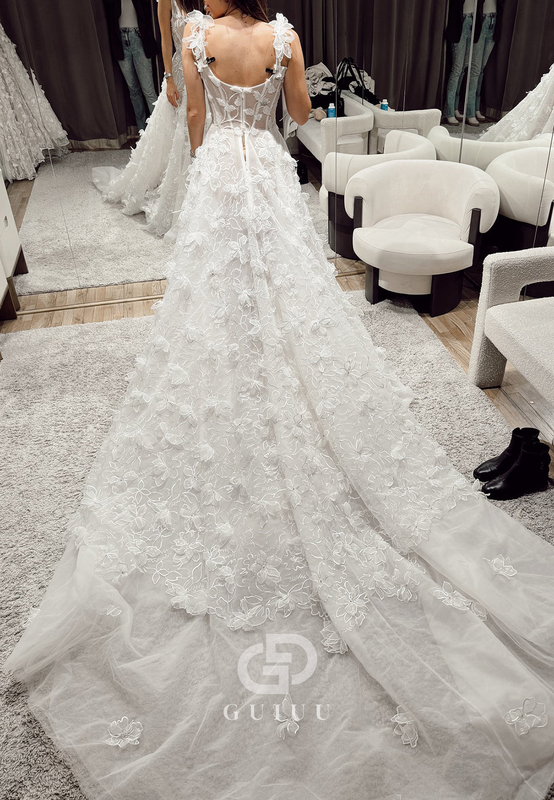 Charming Spaghetti Straps Square Floral Appliques Wedding Dress