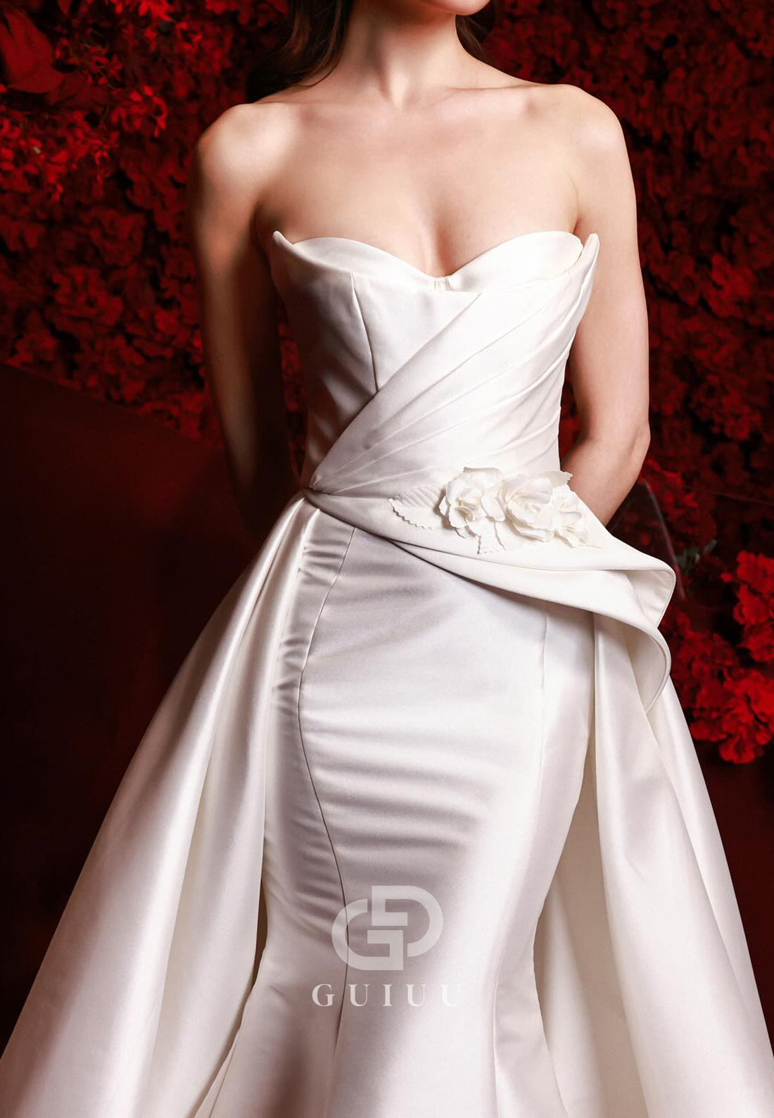 Elegant Strapless Sleeveless Ruched Mermaid Wedding Dress