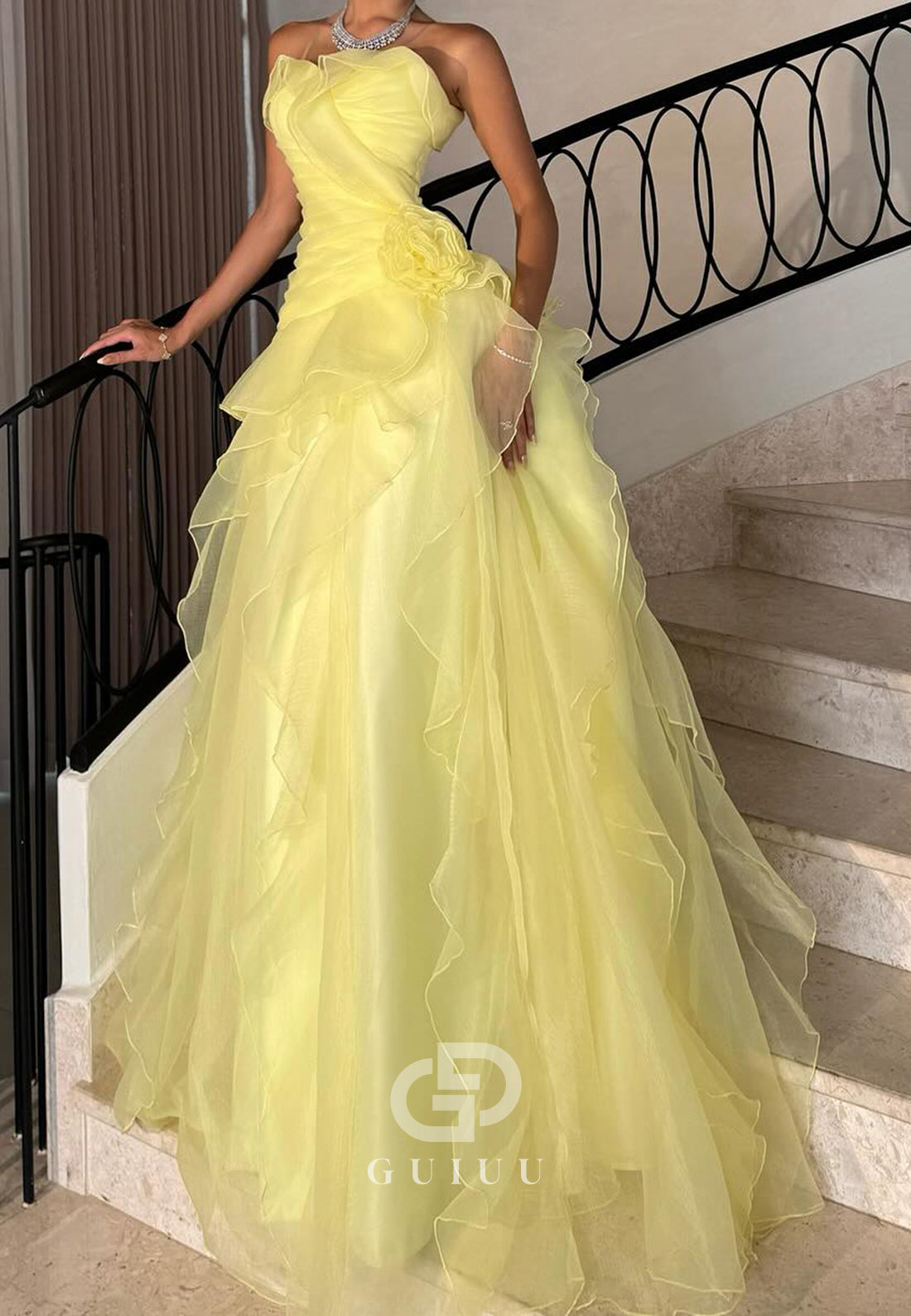 Daffodil A-Line Strapless Sleeveless Ruched Prom Dress
