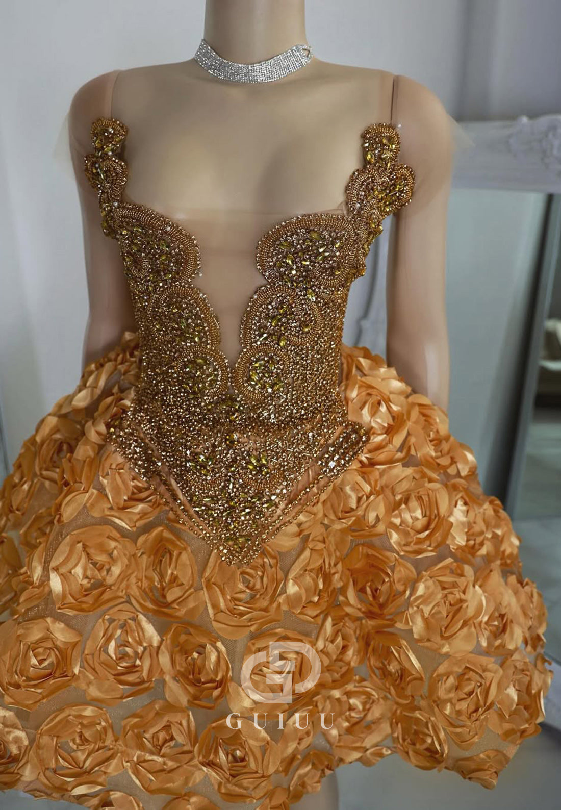 Elegant A-Line Sleeveless V-Neck Appliques Homecoming Dress