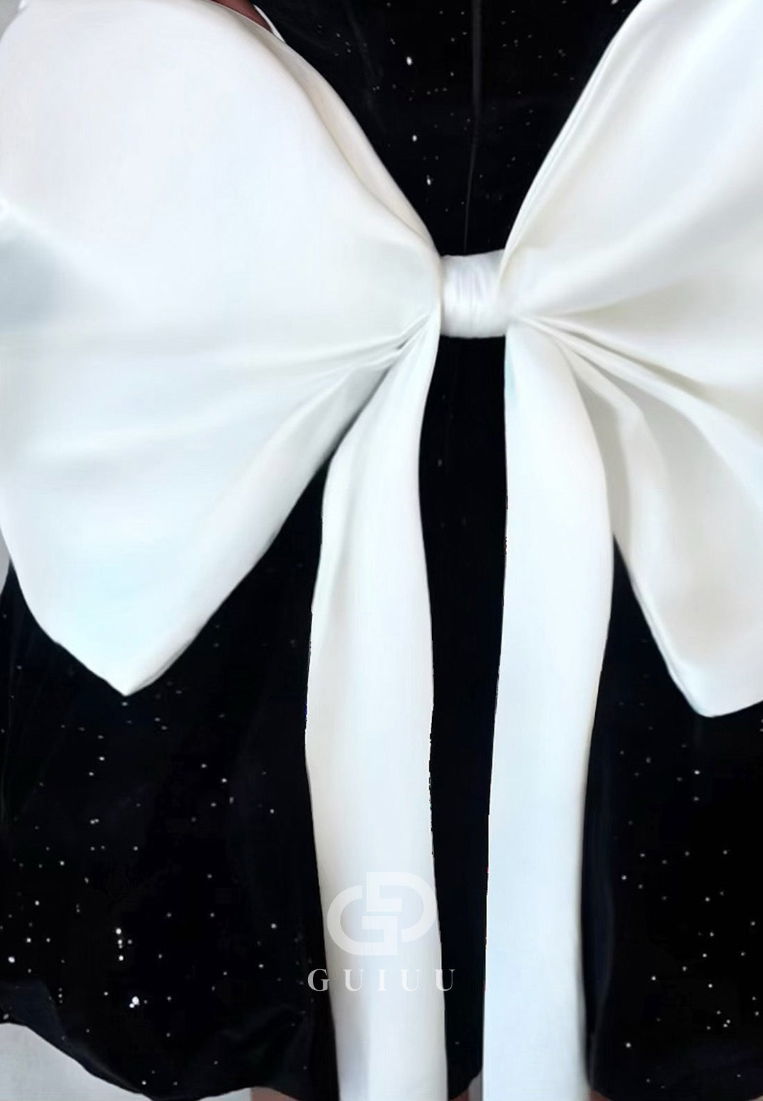 Black A-Line Sequins Bowknot Short Homecoming Dress