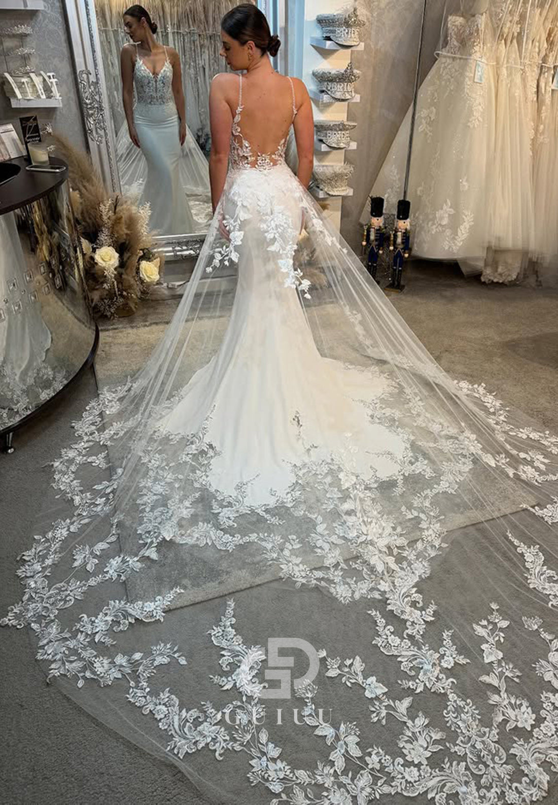 Spaghetti Straps V-Neck Appliques Mermaid Wedding Dress