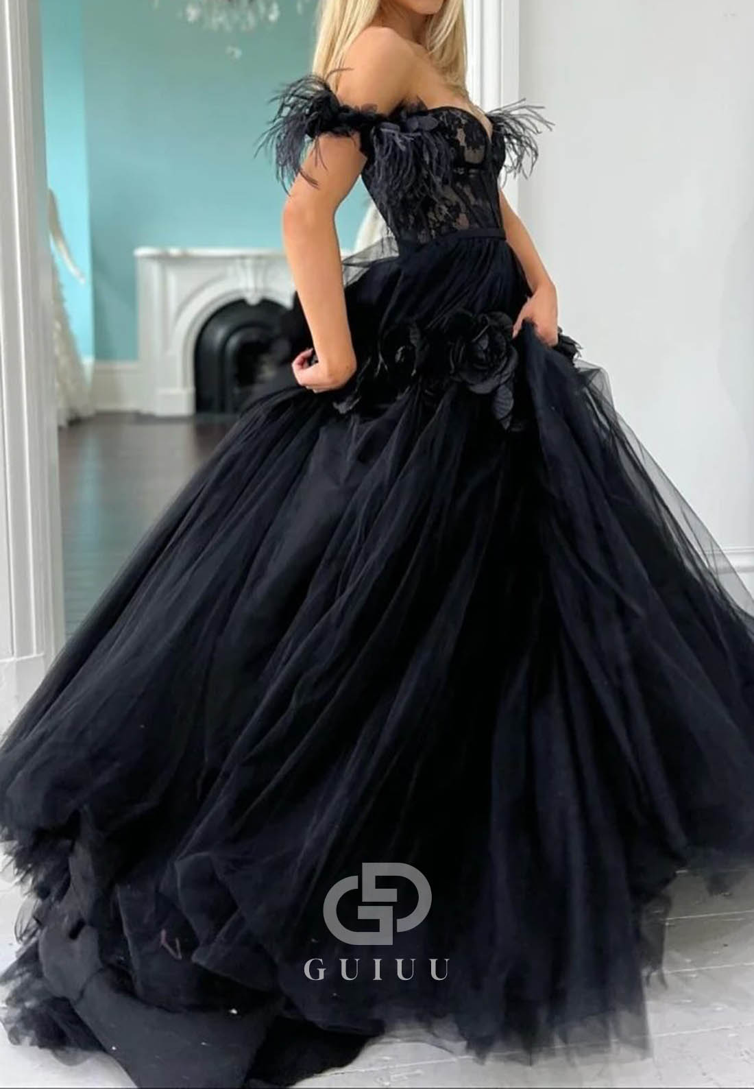 Black Sweetheart Sleeveless Empire-Waist Prom Dress