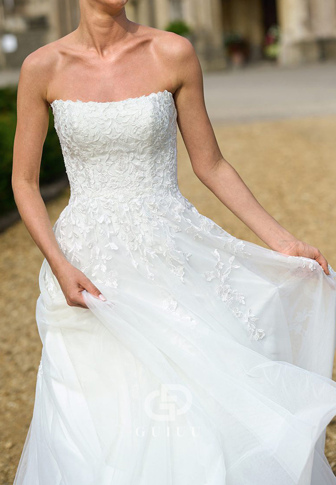 Simple Strapless Sleeveless Lace Wedding Dress