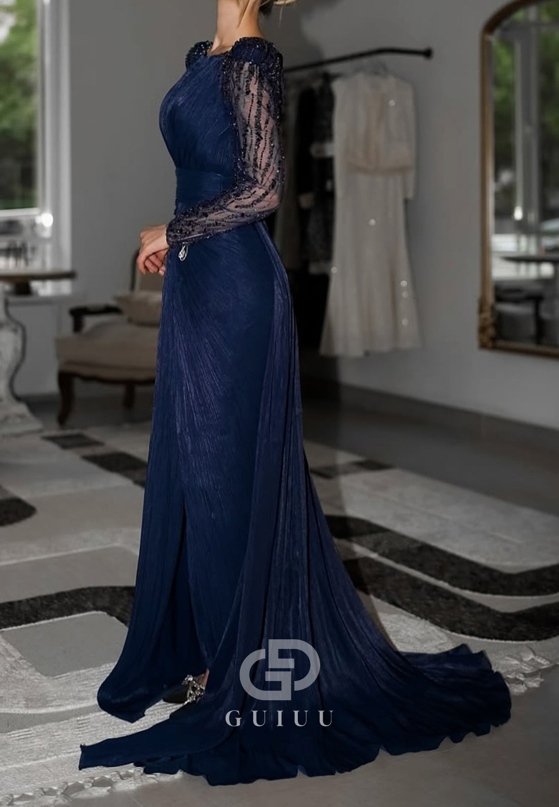 Charming A-Line Long Sleeves Scoop Appliques Evening Dress