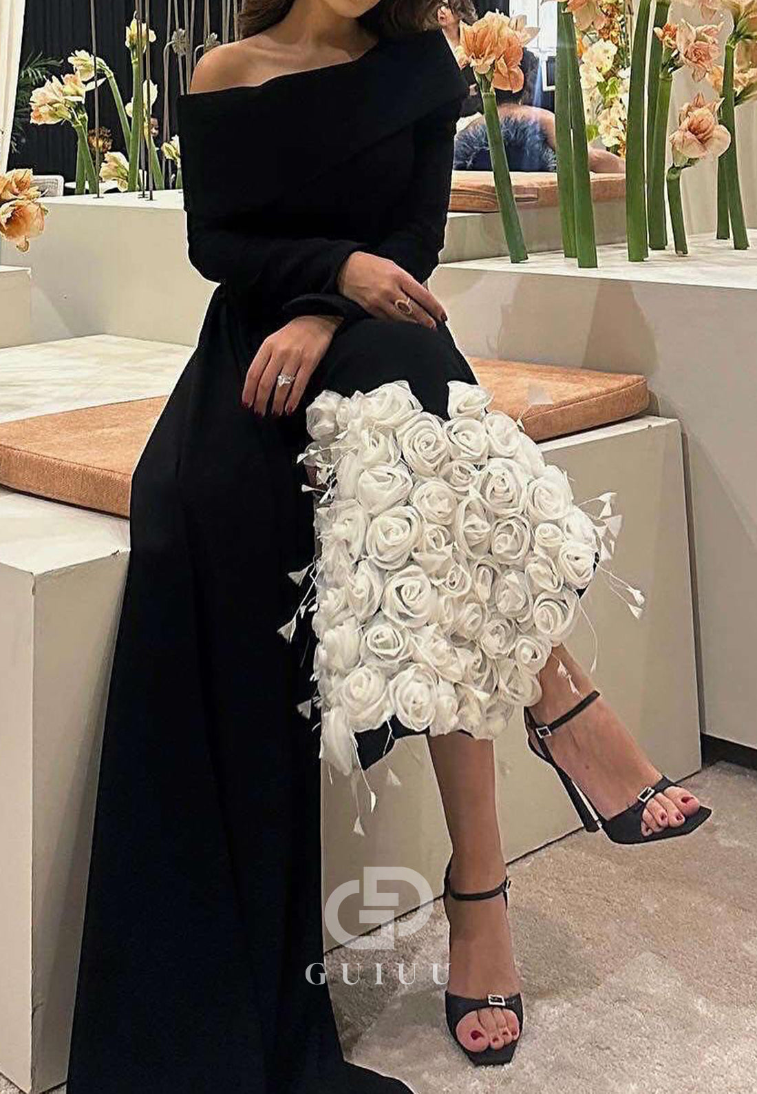 Black Long Sleeves Scoop Floral Appliques Prom Dress