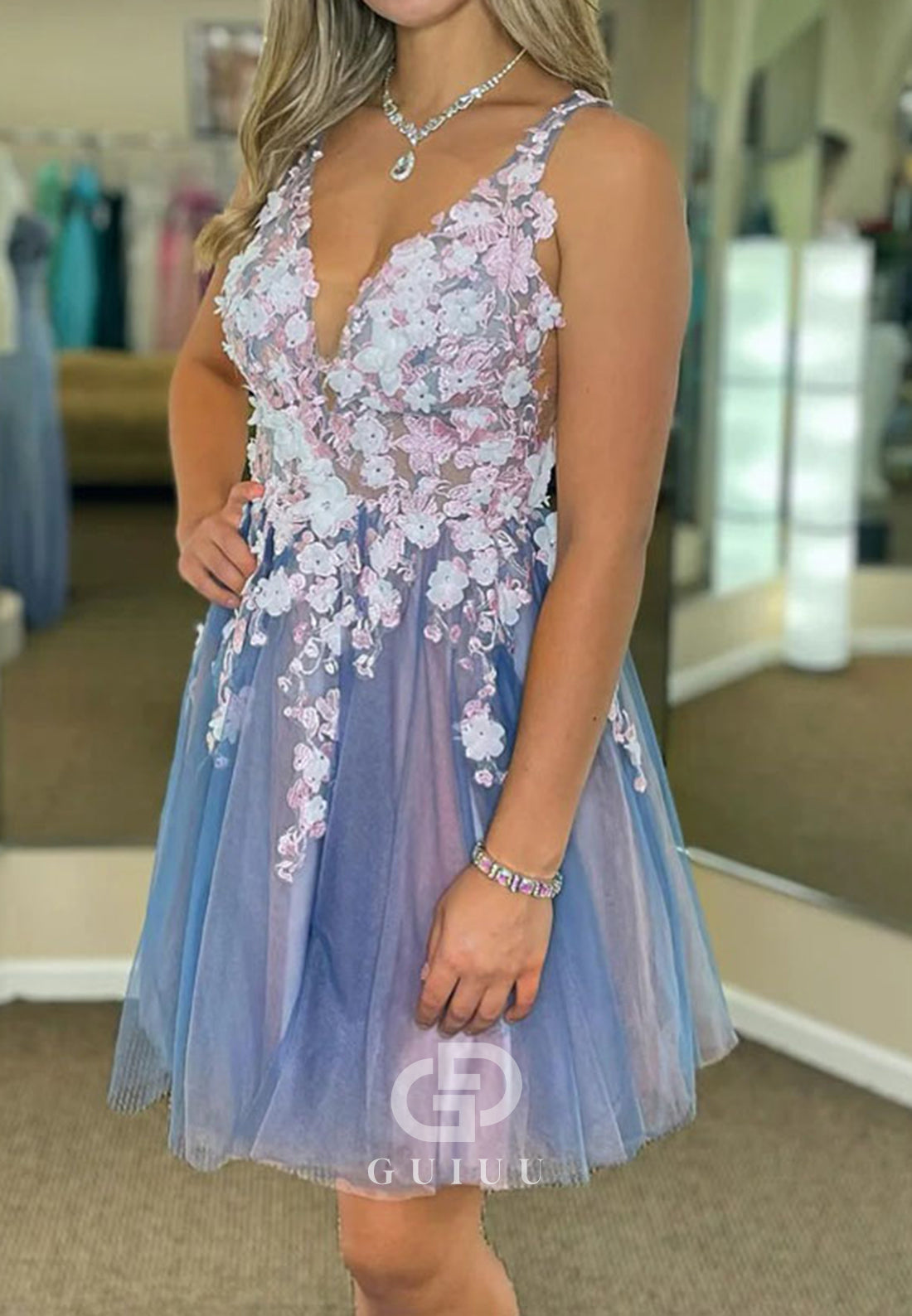 A-Line Spaghetti Straps V-Neck Floral Appliques Short Homecoming Dress