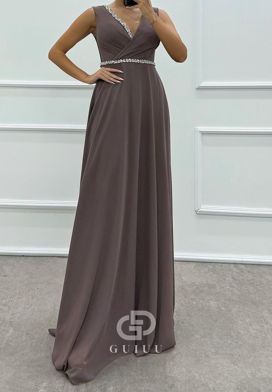 Charming Spaghetti Straps V-Neck Beads Evening Dress