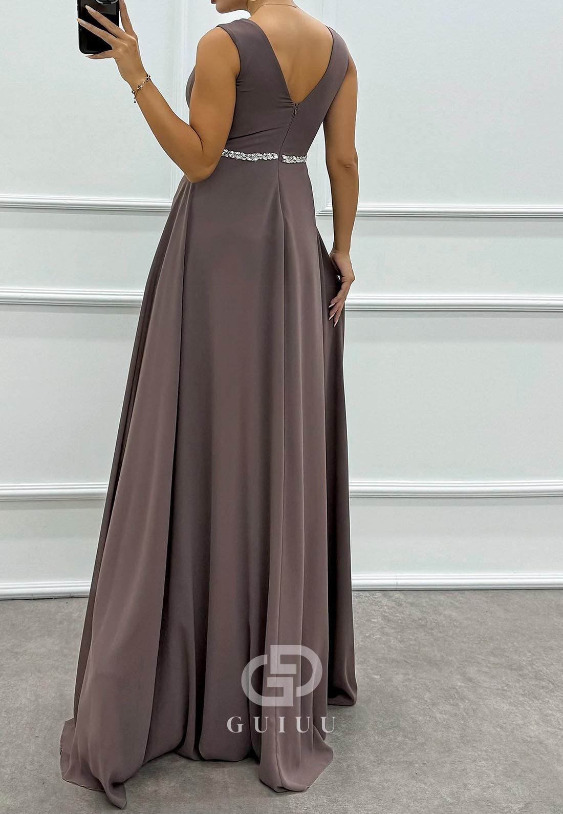 Charming Spaghetti Straps V-Neck Beads Evening Dress
