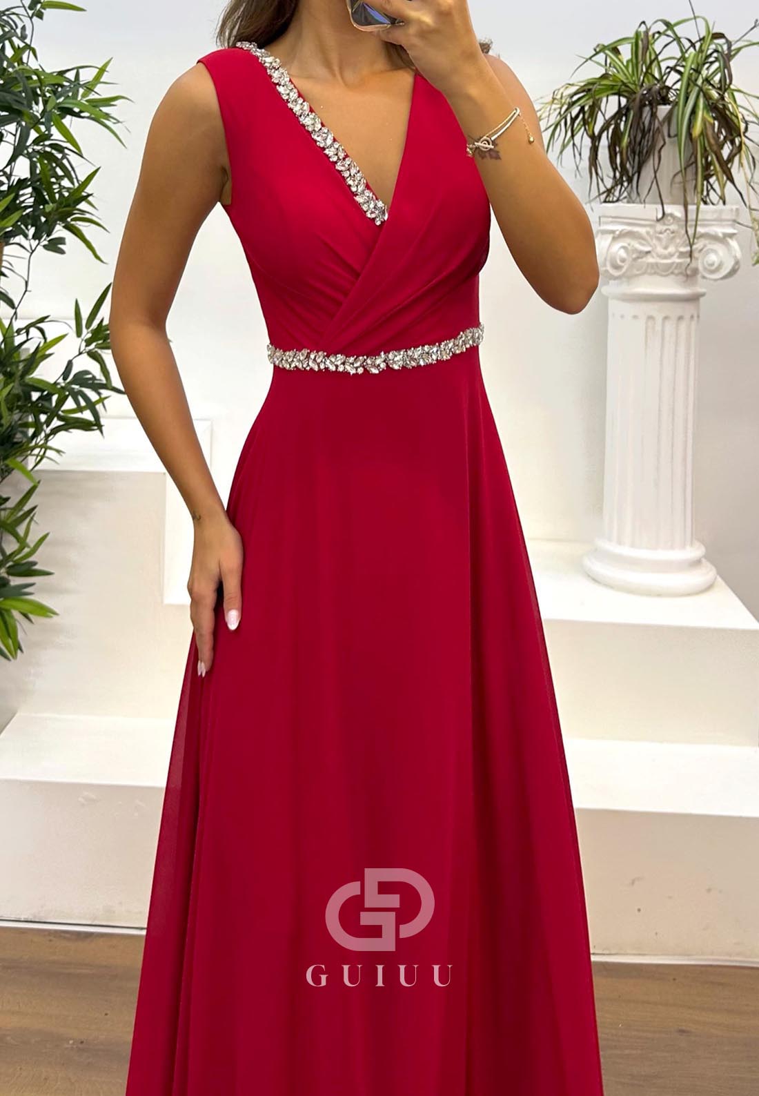 Charming Spaghetti Straps V-Neck Beads Evening Dress