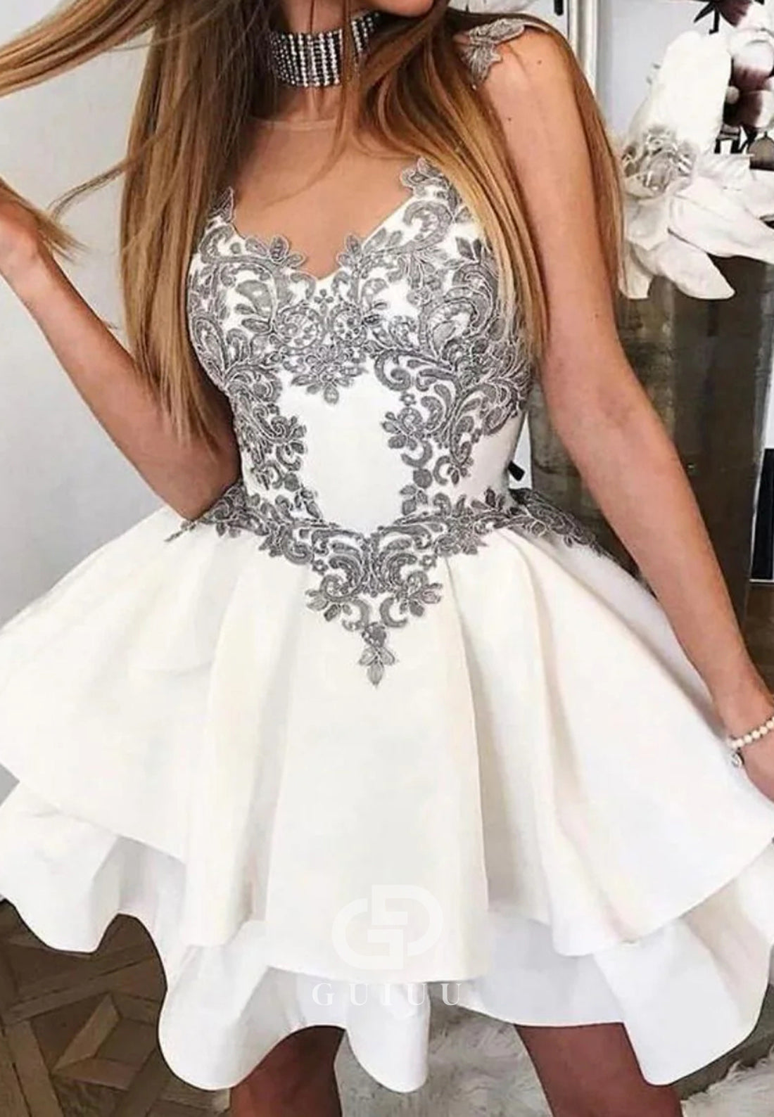 A-Line Strapless Sleeveless Appliques Short Homecoming Dress