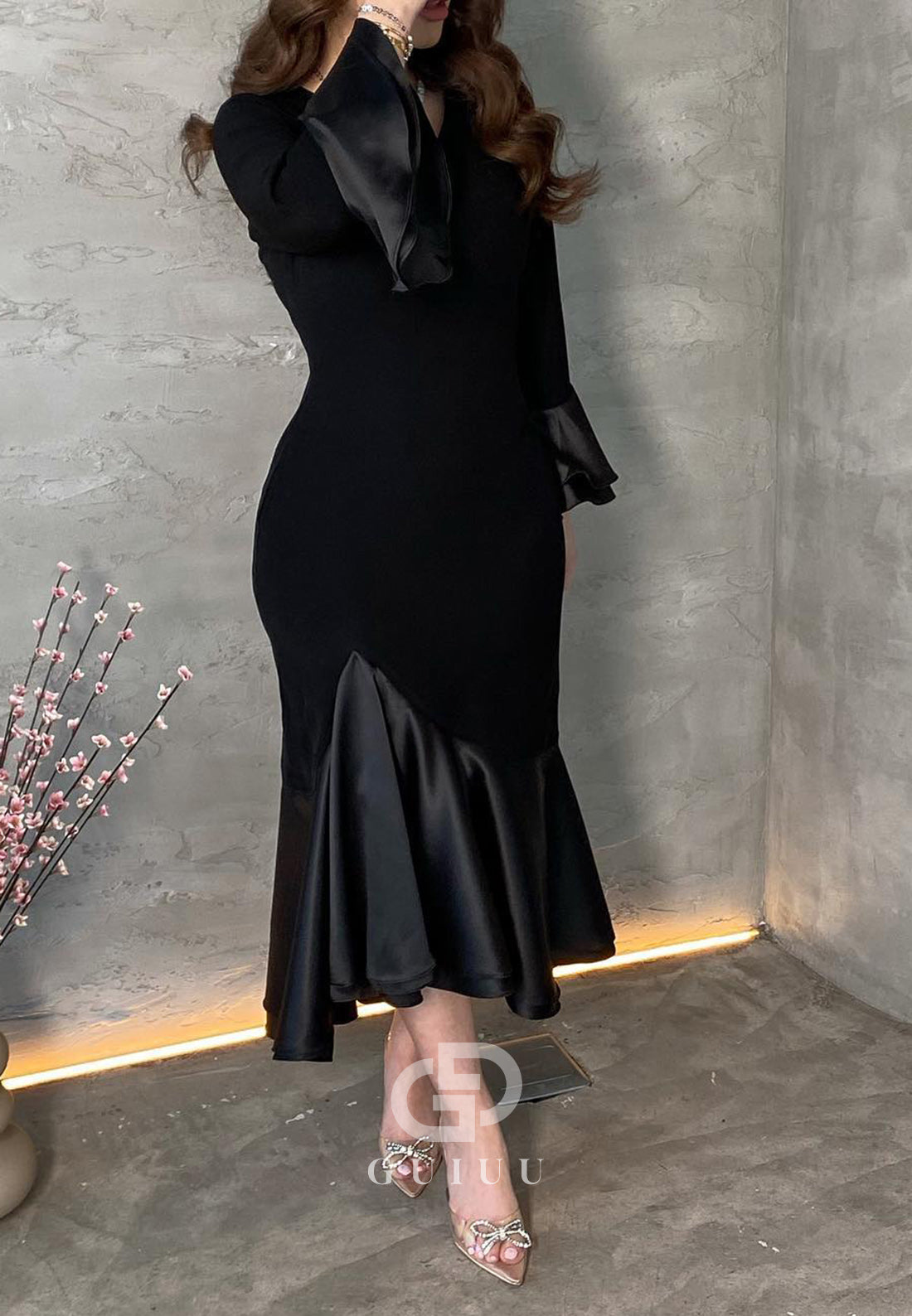 Black Mermaid Long Sleeves V-Neck Velvet Evening Dress
