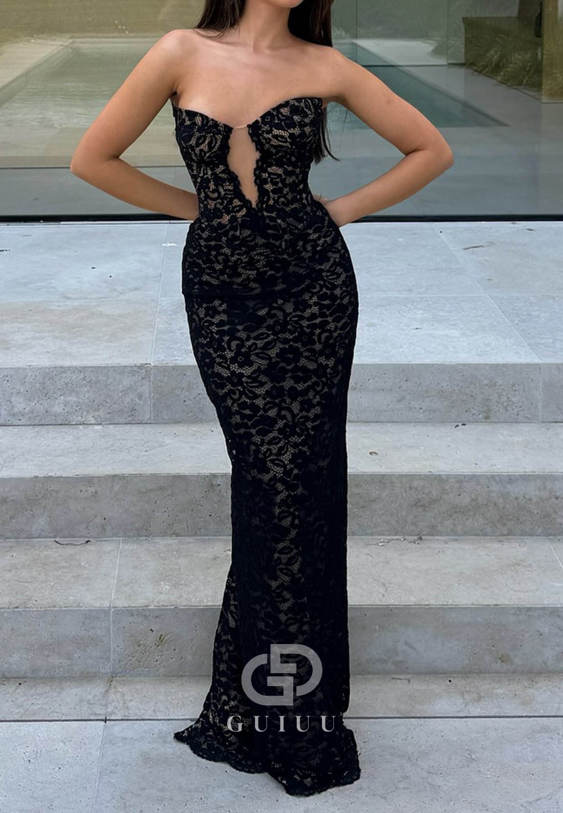 Black Sleeveless Strapless Empire-Waist Prom Dress