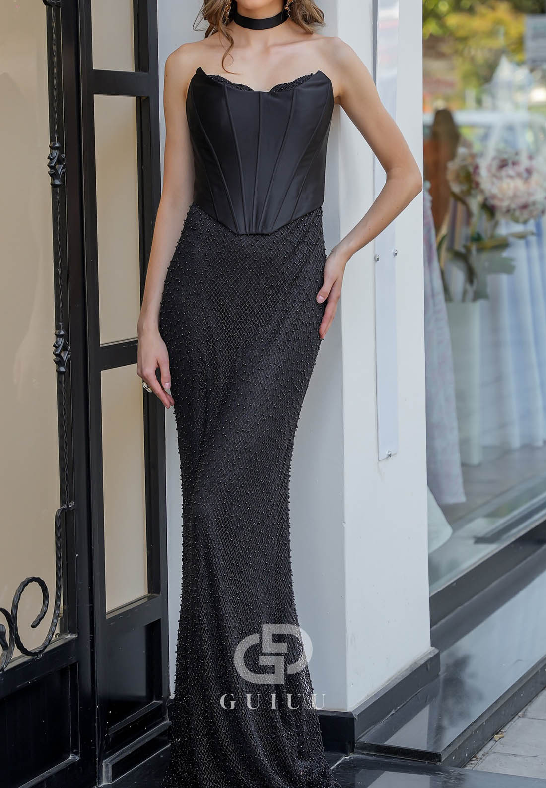 Black Sleeveless Strapless Sheath Satin  Prom Dress
