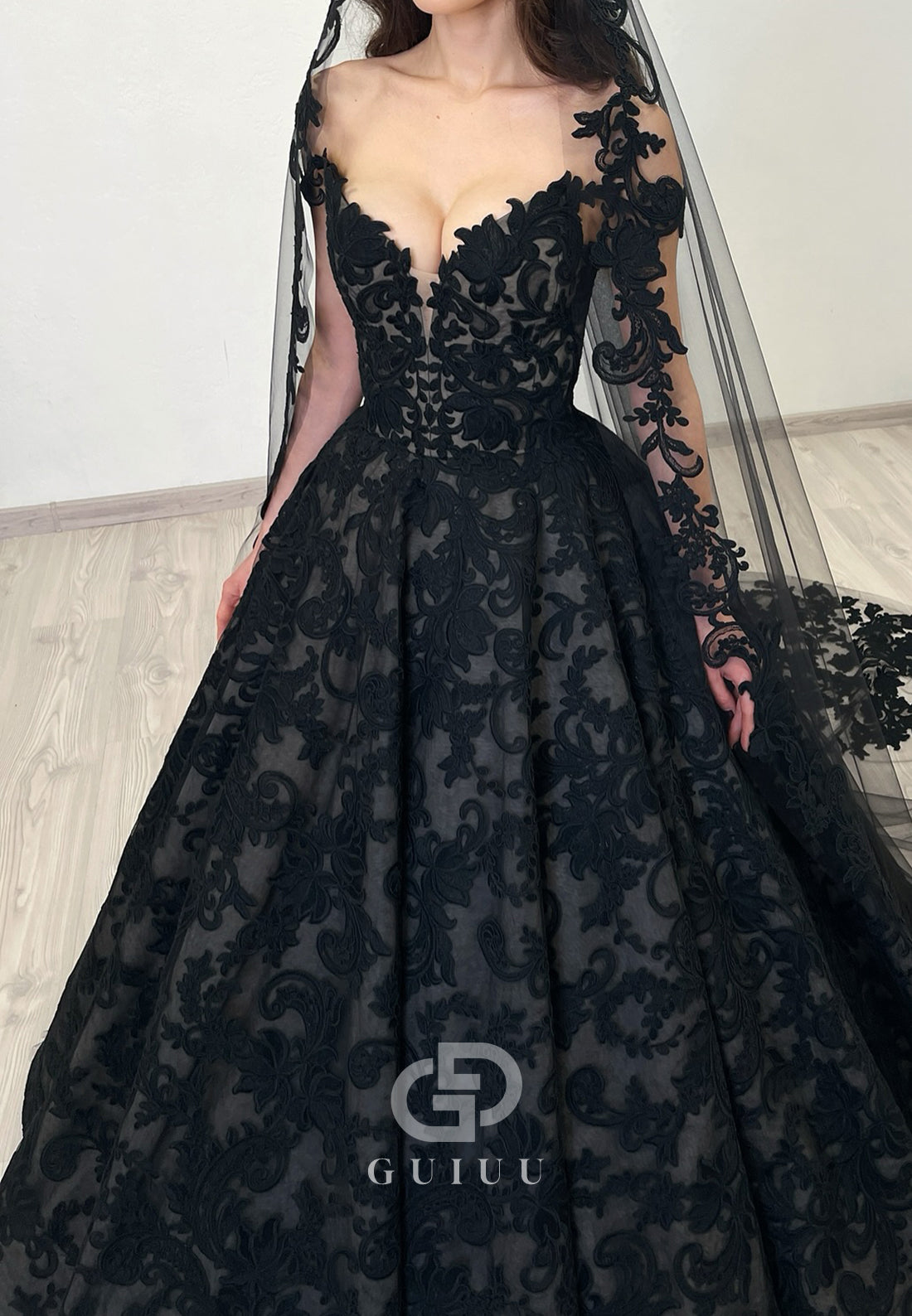 Black Sweetheart Sleeveless Appliques A-Line Wedding Dress