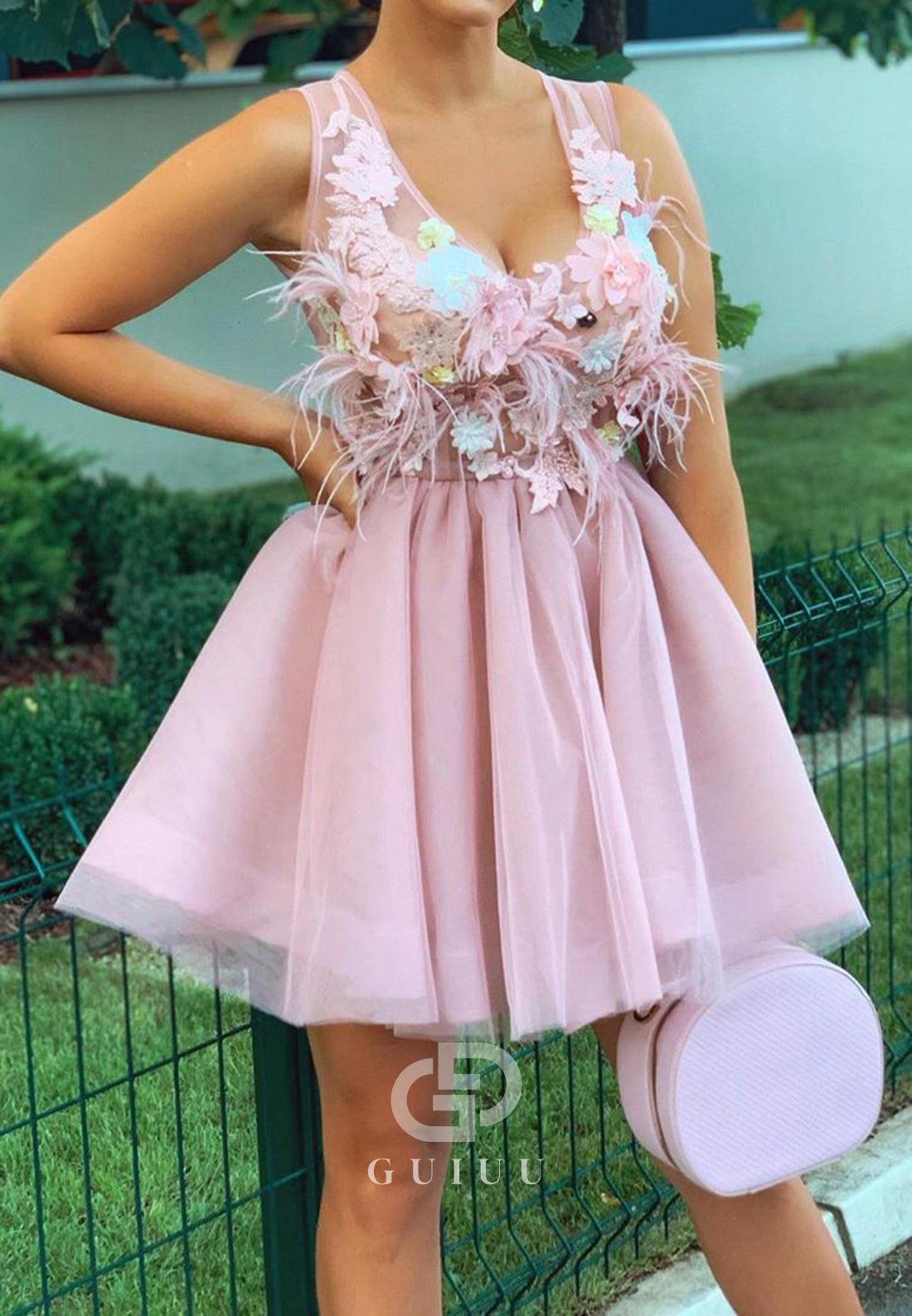 Blushing Pink Spaghetti Straps V-Neck Appliques Homecoming Dress