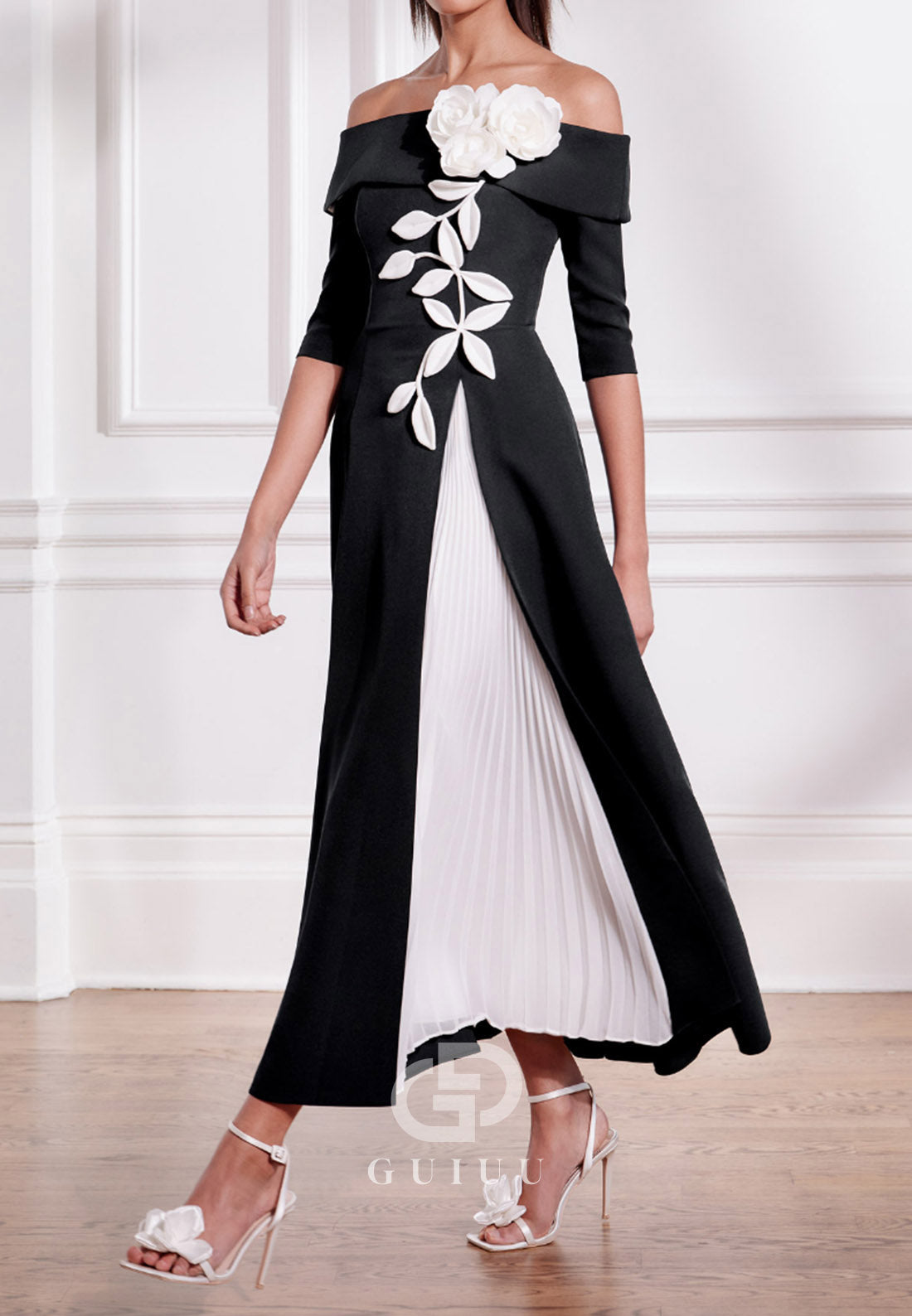 Charming Short Sleeves Scoop Floral Appliques Mother of the Bride Dress