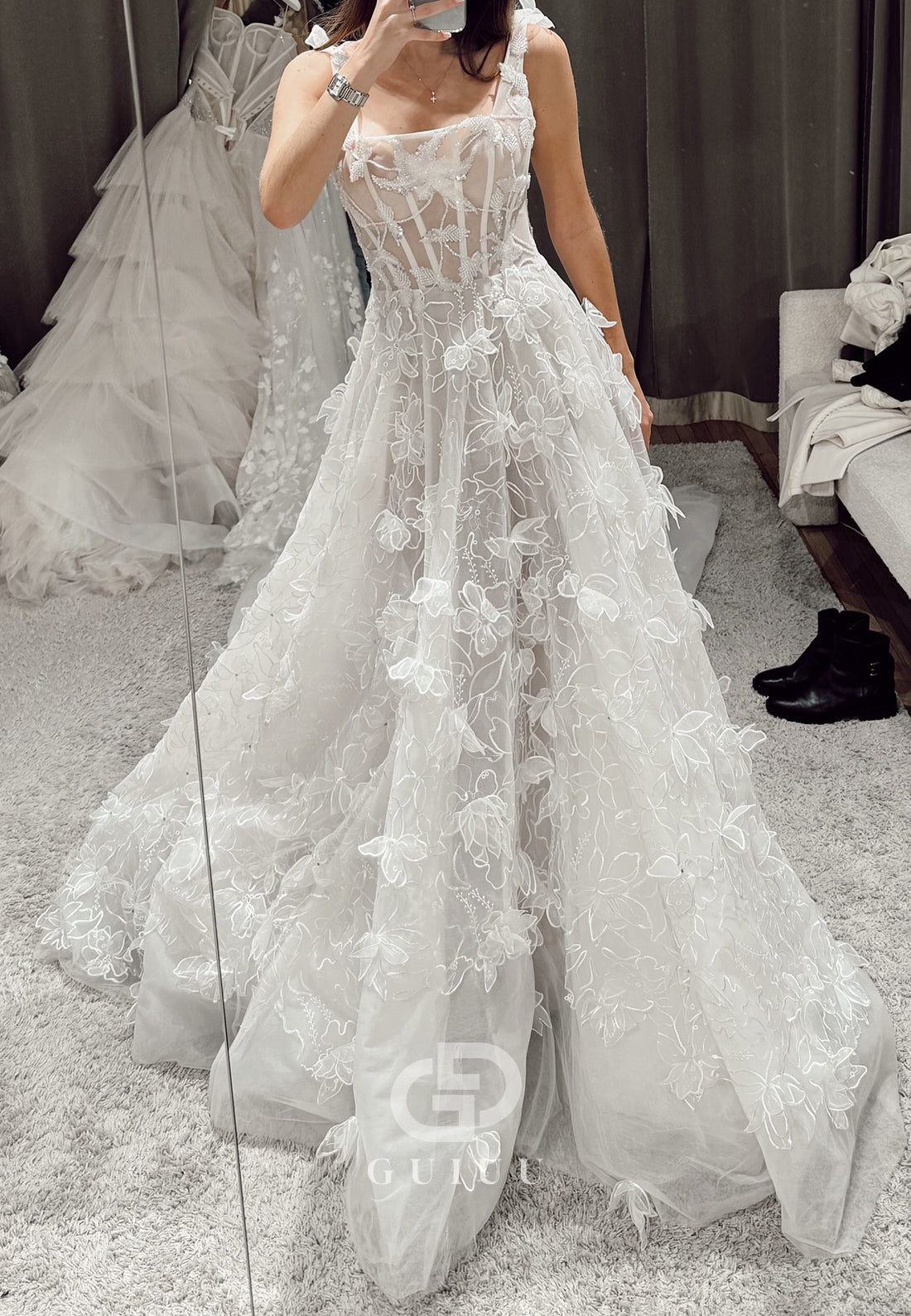 Charming Spaghetti Straps Square Floral Appliques Wedding Dress