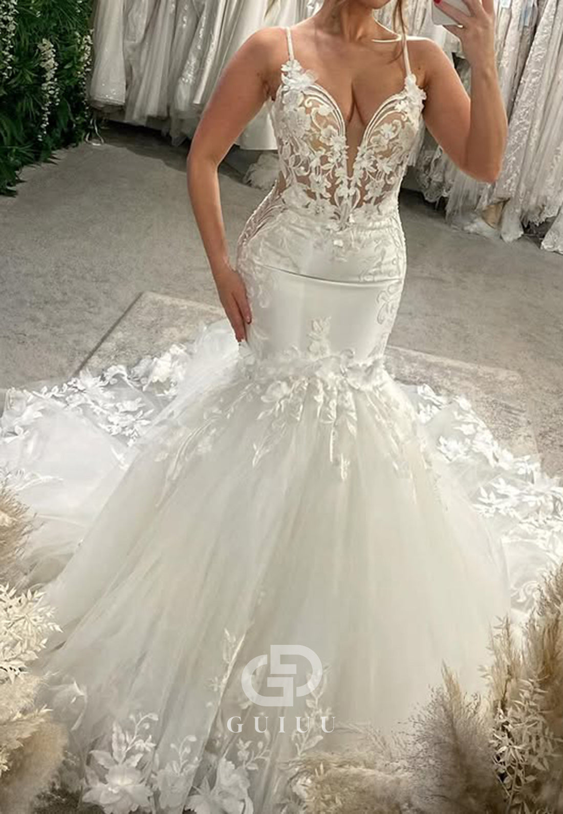 Charming Spaghetti Straps V-Neck Appliques Mermaid Wedding Dress