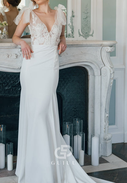 Charming Spaghetti Straps V-Neck Floral Appliques Wedding Dress