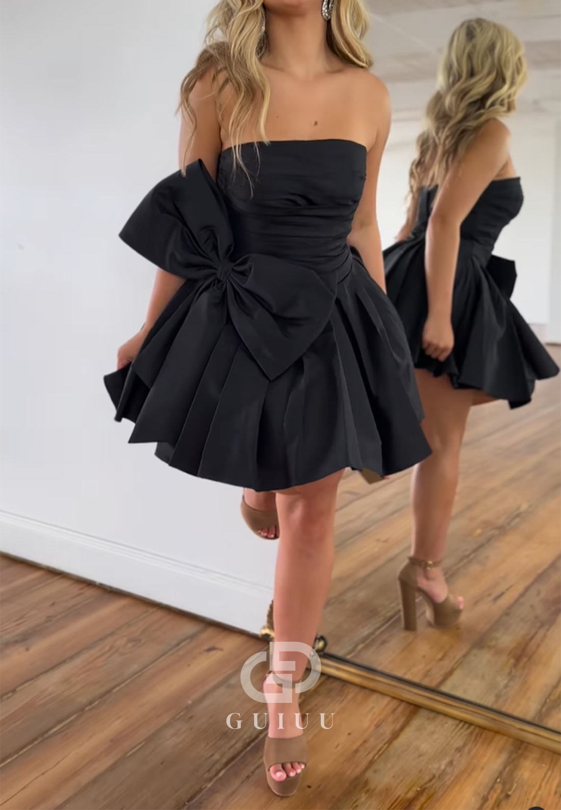 Simple A-Line Sleeveless Strapless Bowknot Short Homecoming Dress