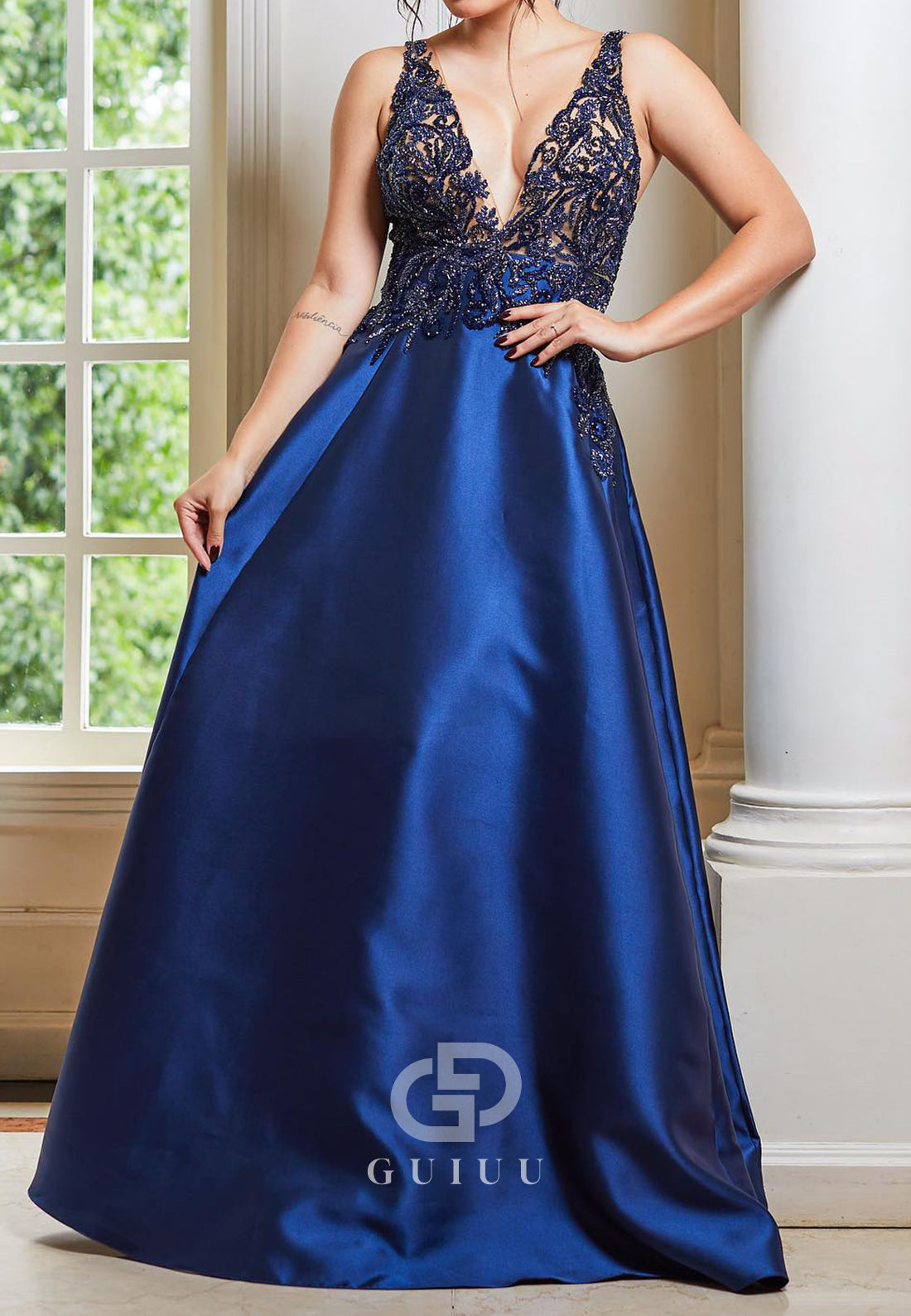 Dark Navy Spagheti Straps V-Neck Appliques Mother of the Bride Dress