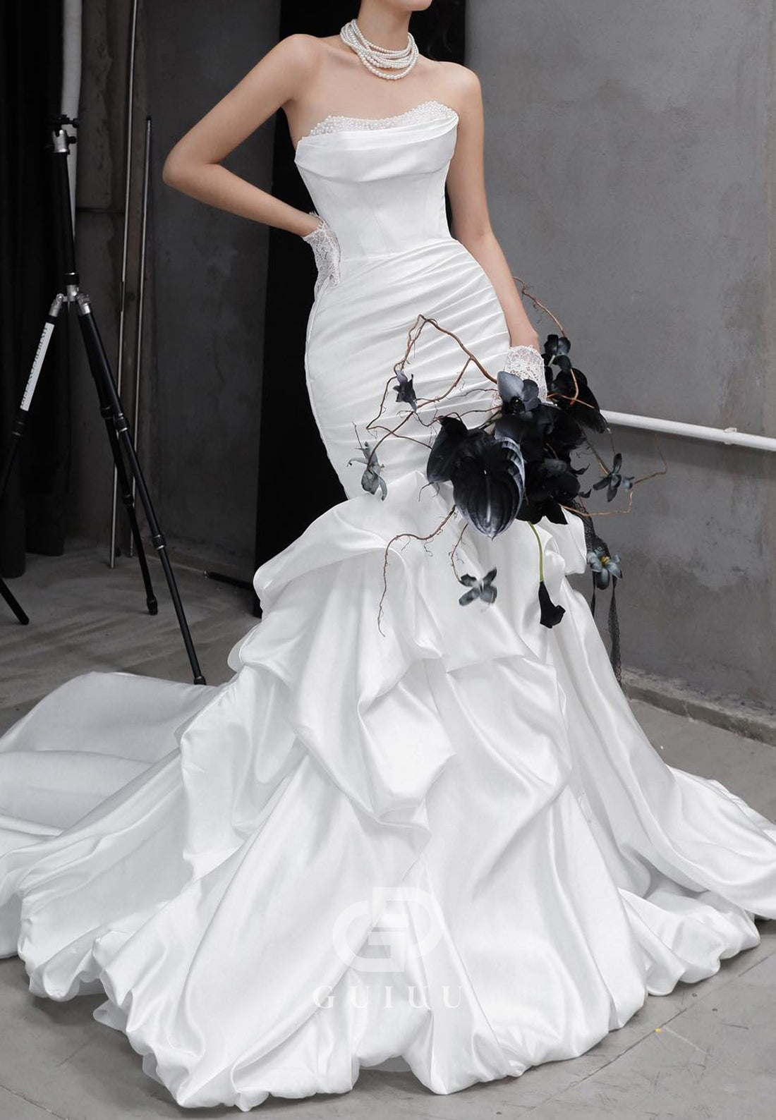 Elegant Sleeveless Strapless Appliques Mermaid Wedding Dress