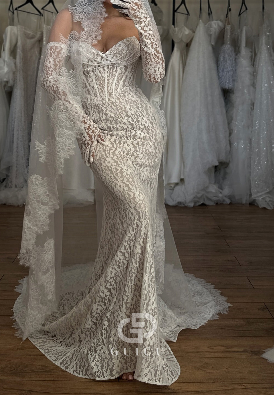 Elegant Sleeveless Strapless Ruched Lace Mermaid Wedding Dress