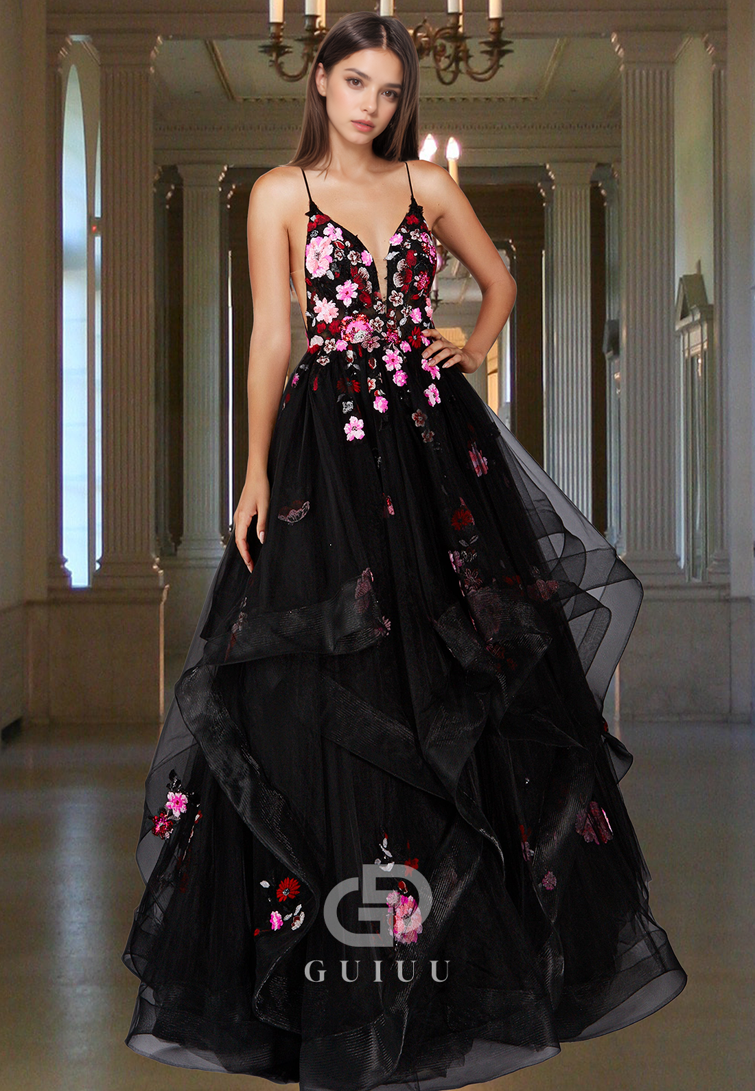 Black Spaghetti Straps V-Neck Prom Dress with Appliques Backless Evening Party Dress