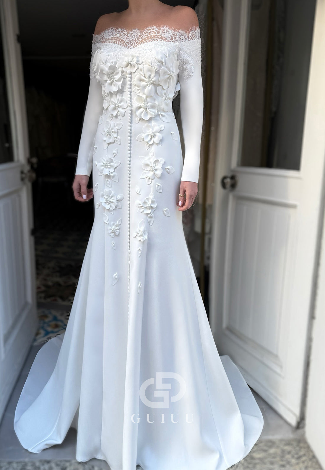 Long Sleeves Off-Shoulder Appliques A-Line Wedding Dress