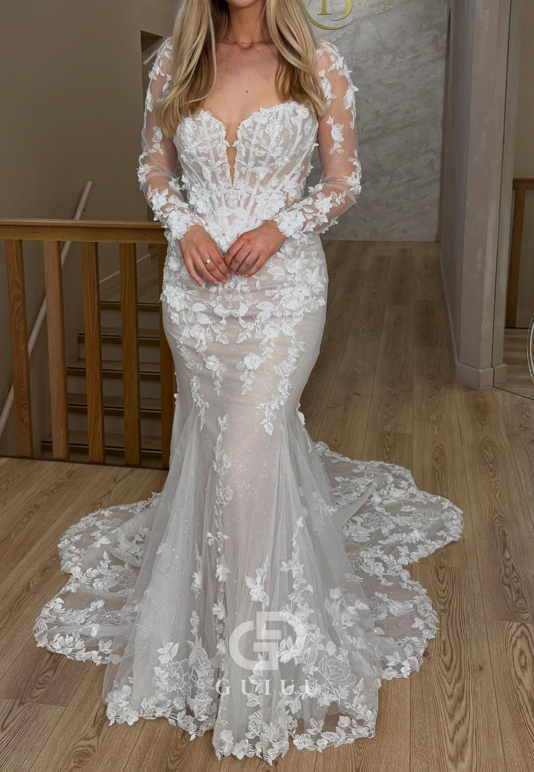 Long Sleeves Sweetheart Floral Appliques Lace Wedding Dress