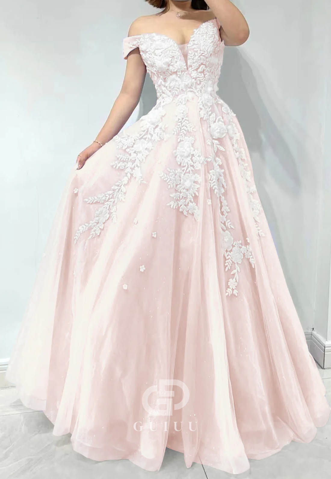 Amazing Off-Shoulder Sweetheart Tulle Evening Dress With Appliques
