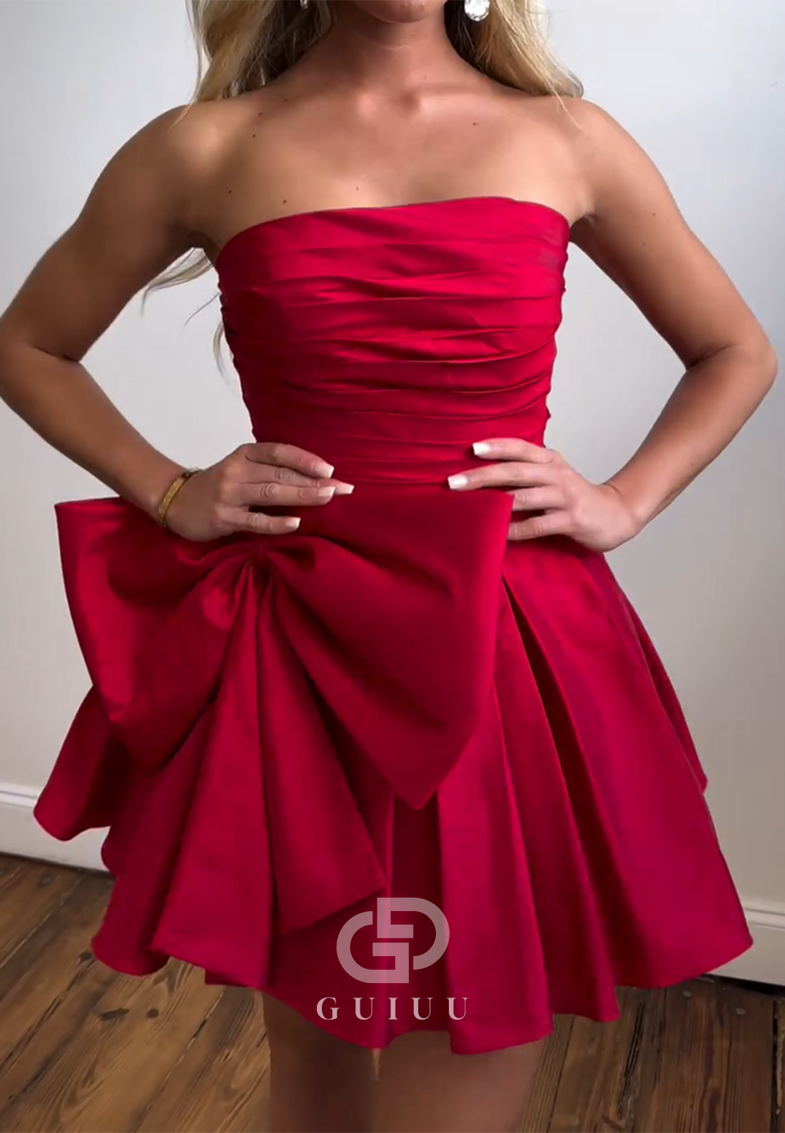 Simple A-Line Sleeveless Strapless Bowknot Short Homecoming Dress