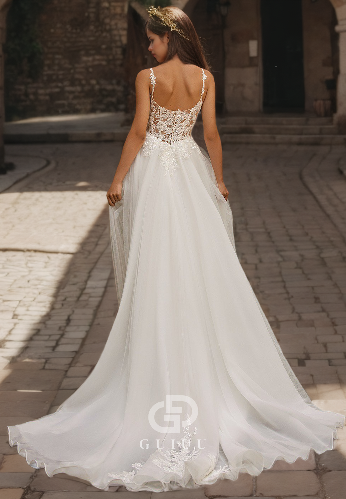 Tulle Lace Applique A-Line Scoop Wedding Dress with Spaghetti Straps and Buttons