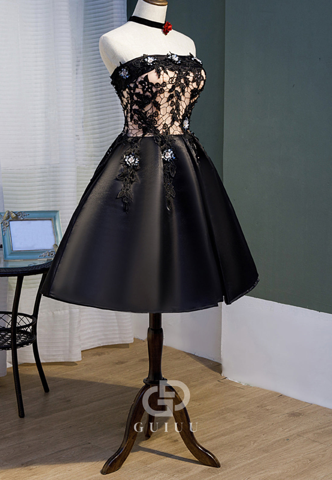 Black A-Line Strapless Sleeveless Lace-Up Back Homecoming Dress