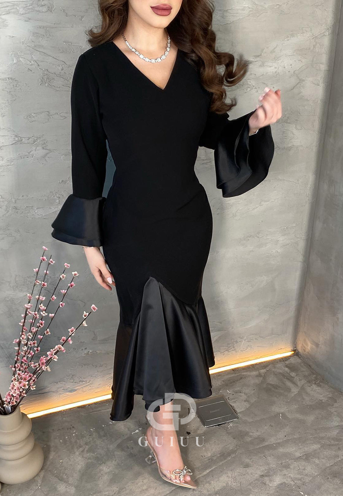 Black Mermaid Long Sleeves V-Neck Velvet Evening Dress