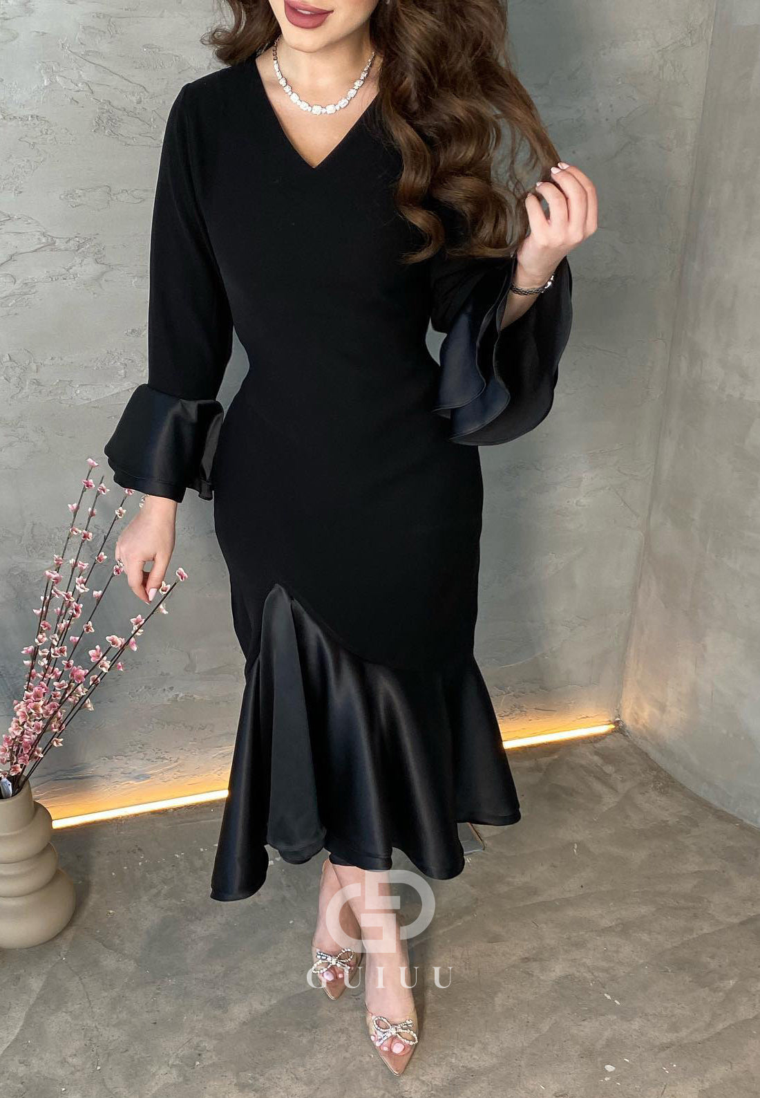 Black Mermaid Long Sleeves V-Neck Velvet Evening Dress