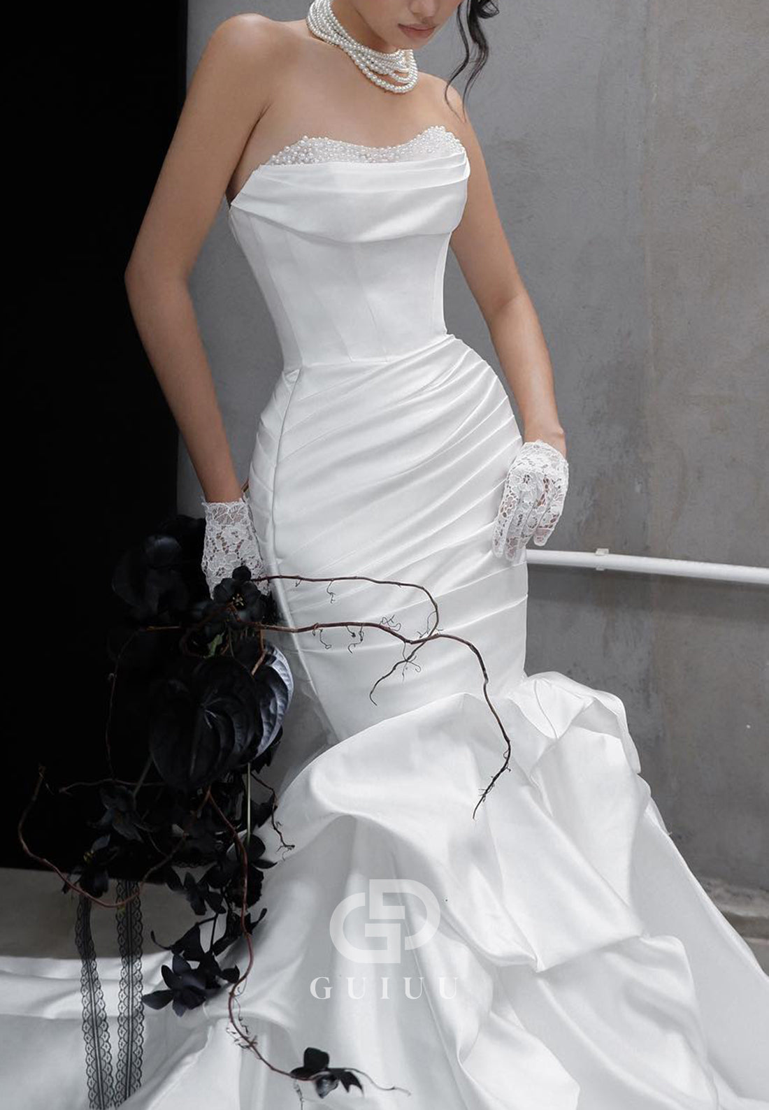 Elegant Sleeveless Strapless Appliques Mermaid Wedding Dress