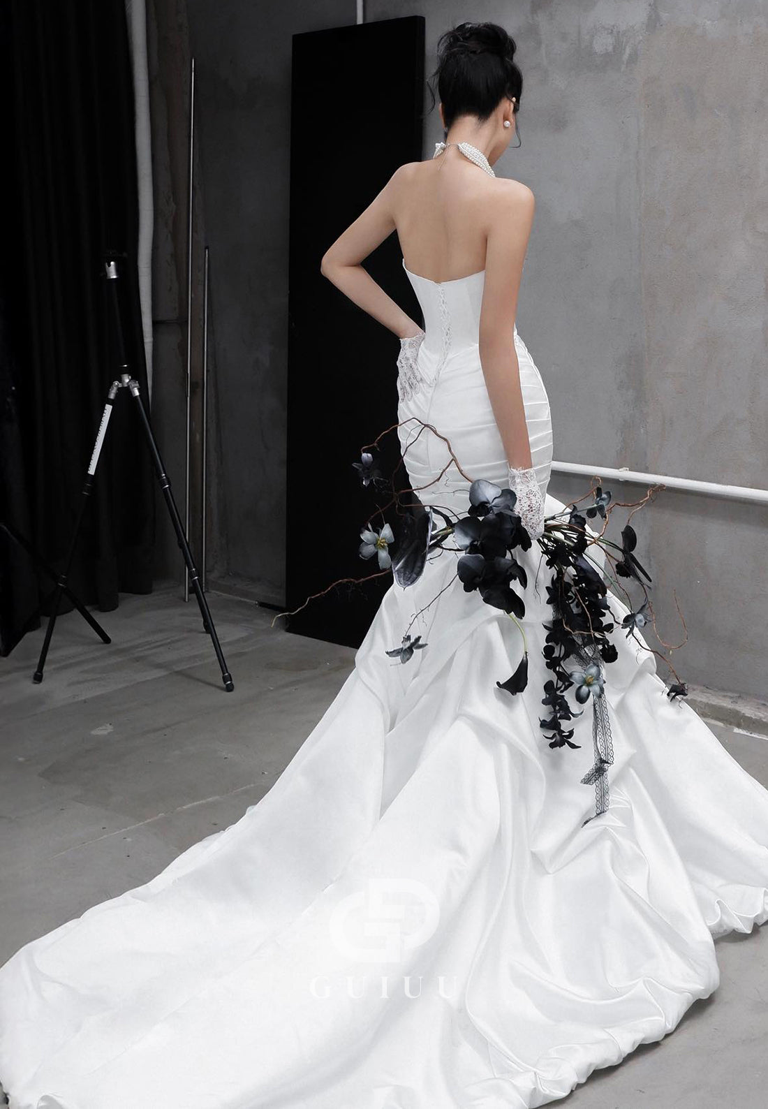 Elegant Sleeveless Strapless Appliques Mermaid Wedding Dress