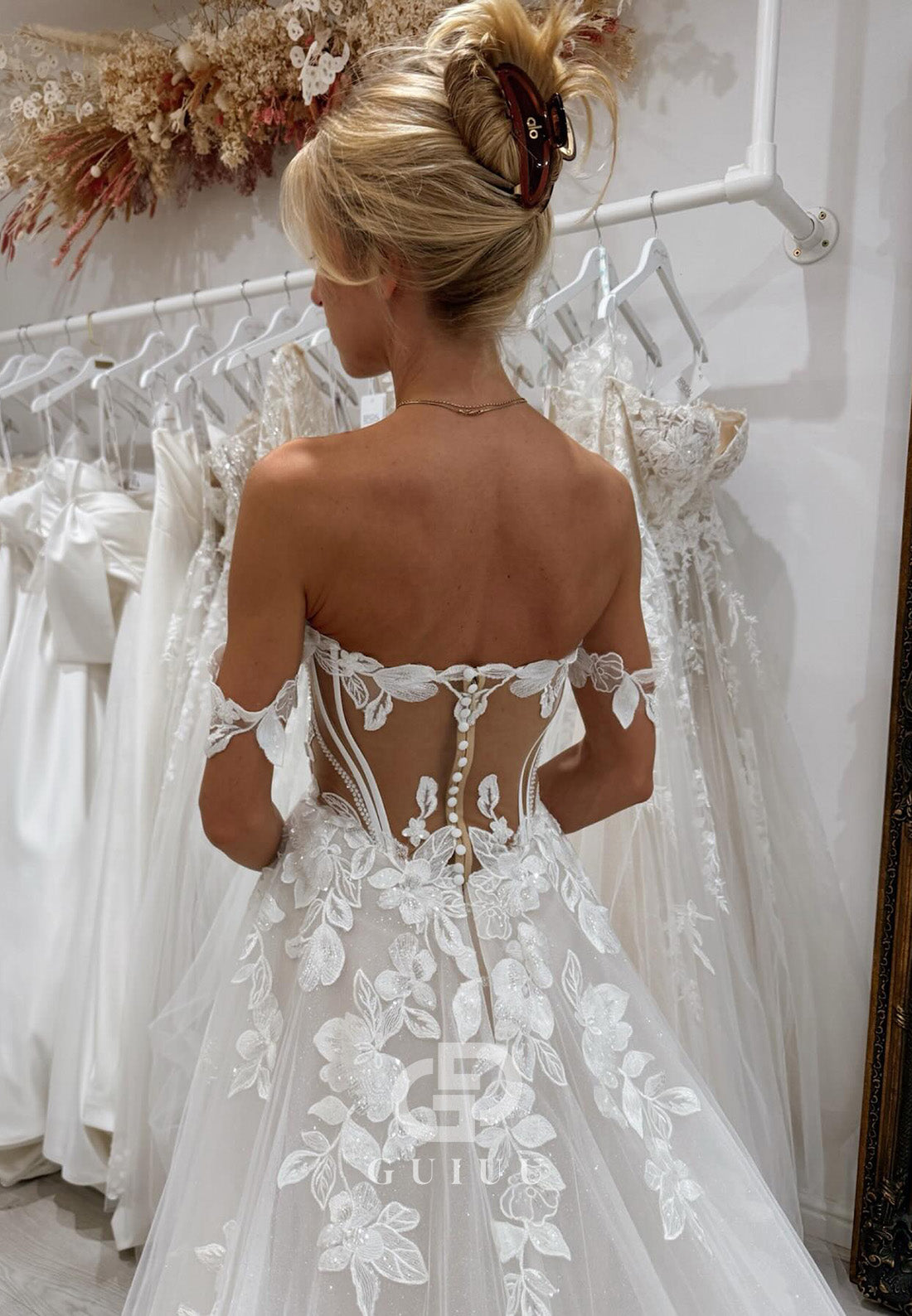 A-Line Sweetheart Sleeveless Floral Appliques Lace Wedding Dress