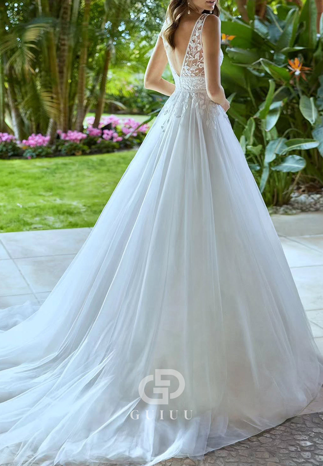 A-Line Spaghetti Straps V-Neck Appliques Lace Wedding Dress