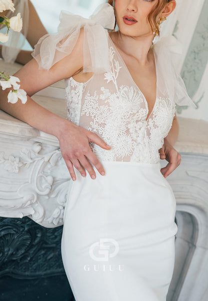 Charming Spaghetti Straps V-Neck Floral Appliques Wedding Dress