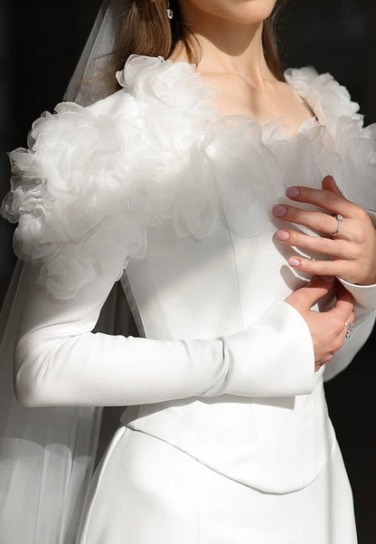 Elegant Long Sleeves Scoop Corset Satin Wedding Dress