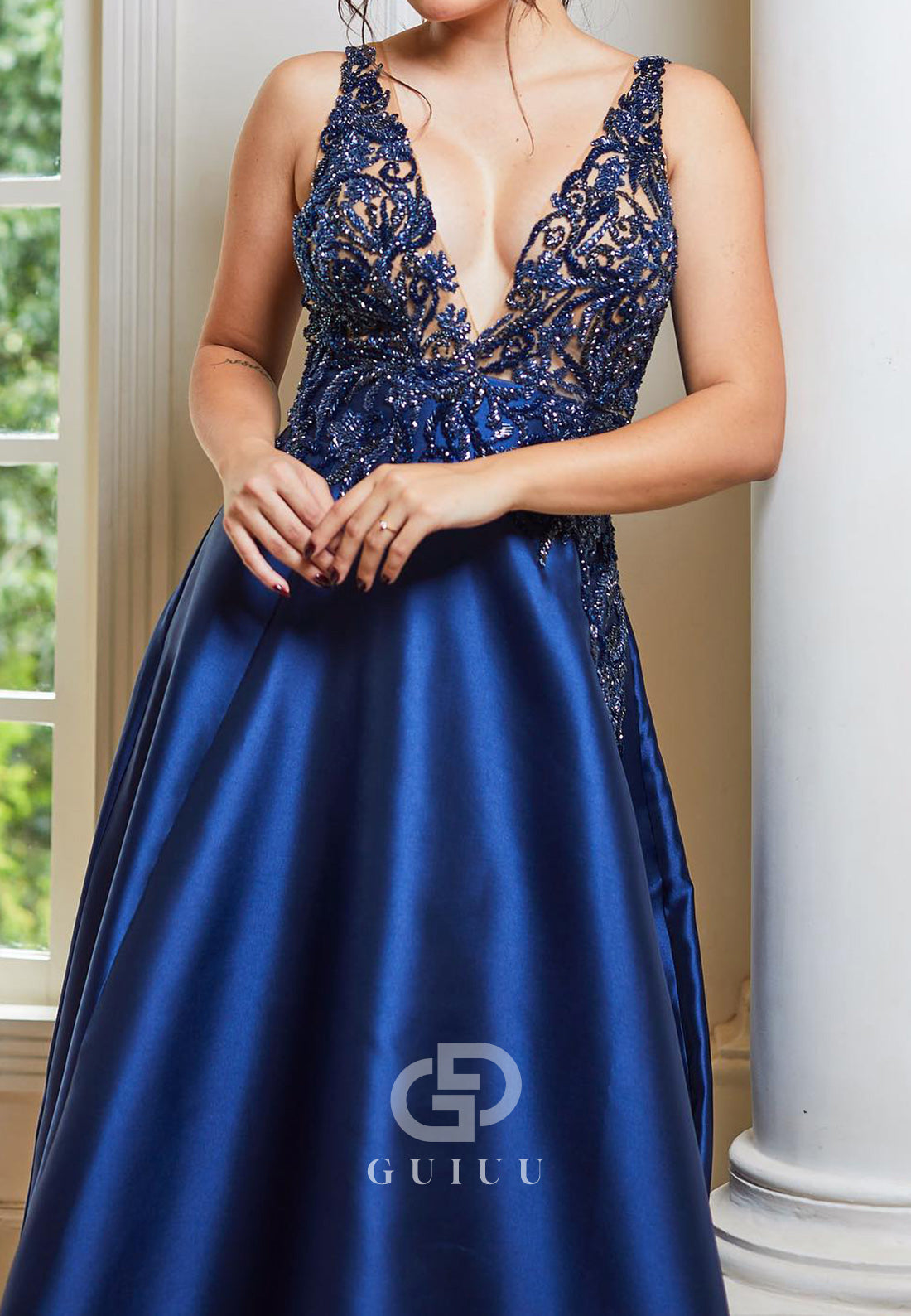 Dark Navy Spagheti Straps V-Neck Appliques Mother of the Bride Dress